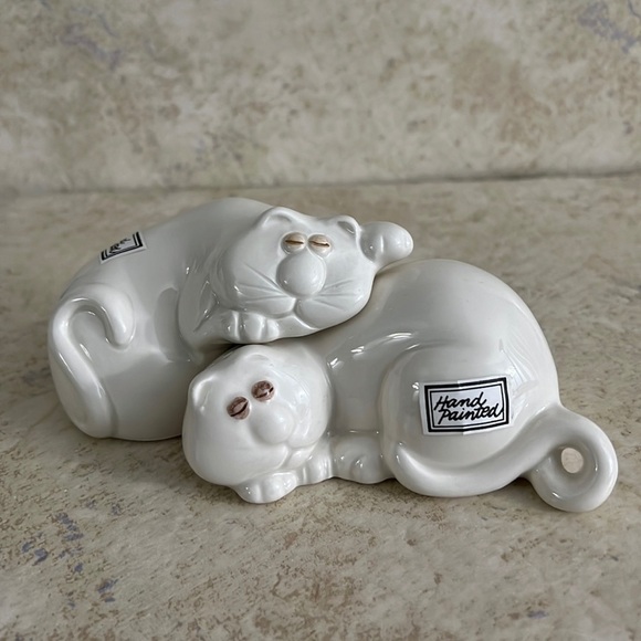 Fitz and Floyd Salt and Pepper Shaker Lazy Kitty Cats - Picture 1 of 8